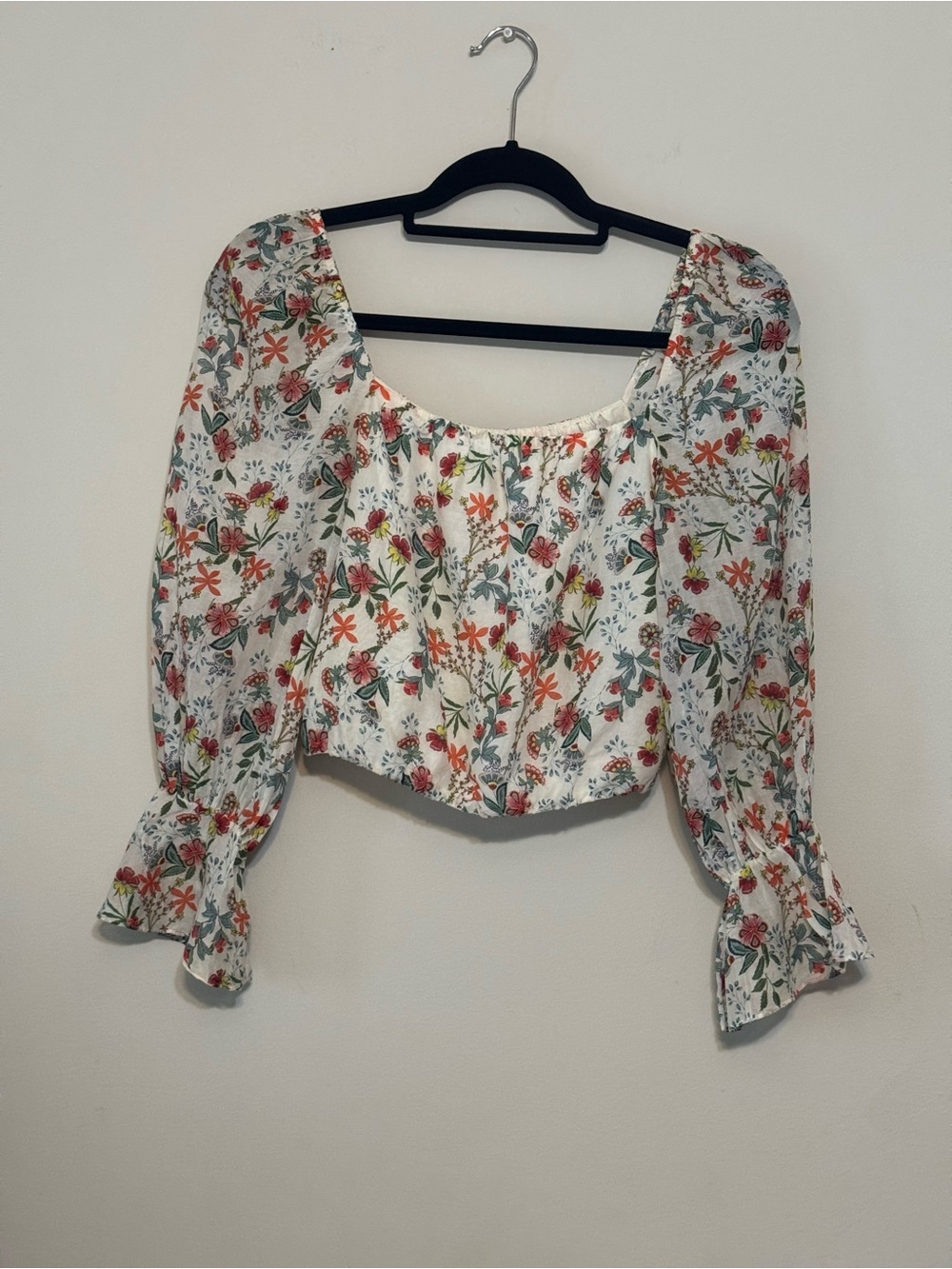 Alice + Olivia White Floral Smocked Crop Top with Red & Green Accents Sz XS - Picture 3 of 9